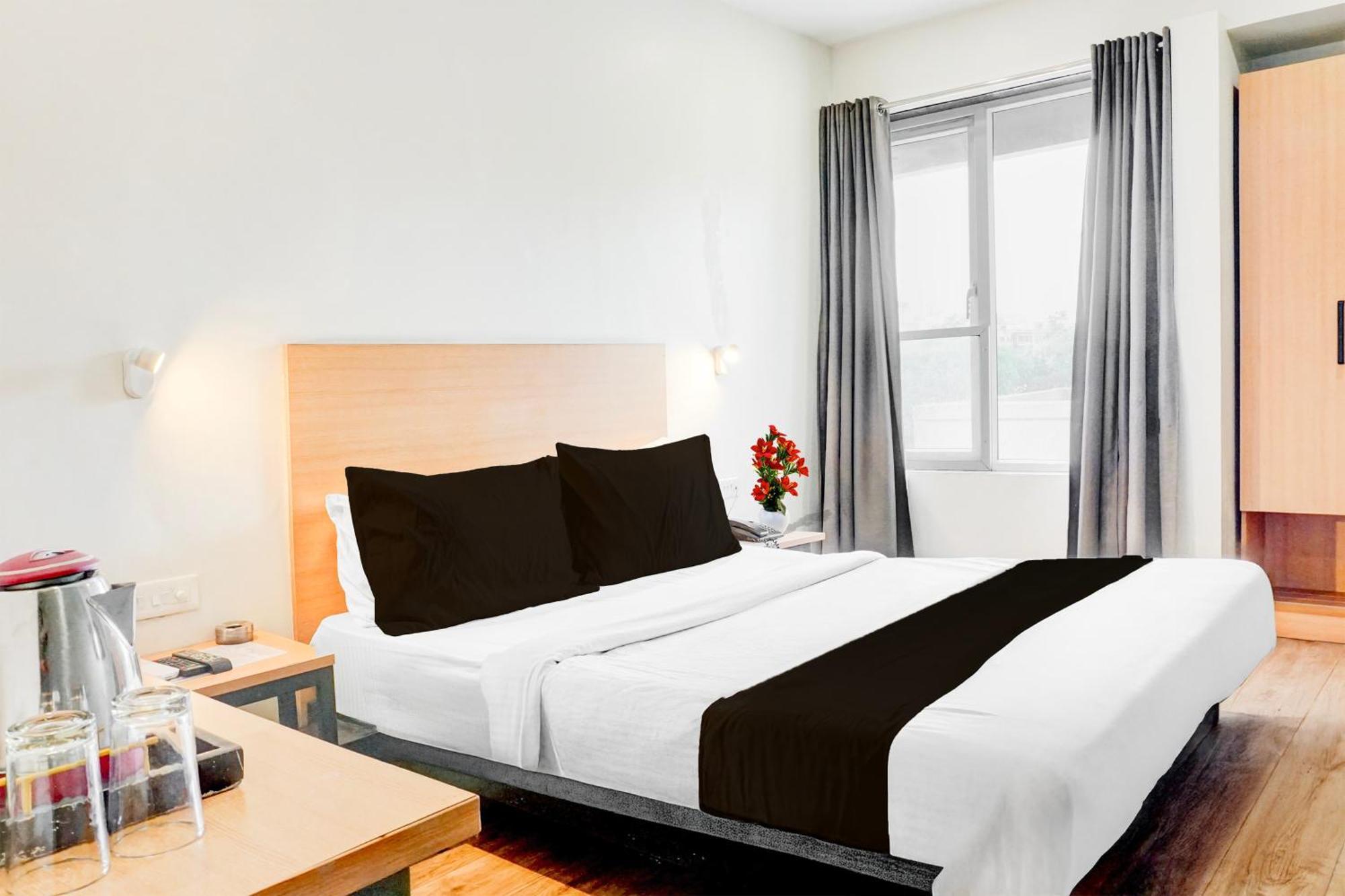 Super Townhouse Mg Road פונה מראה חיצוני תמונה